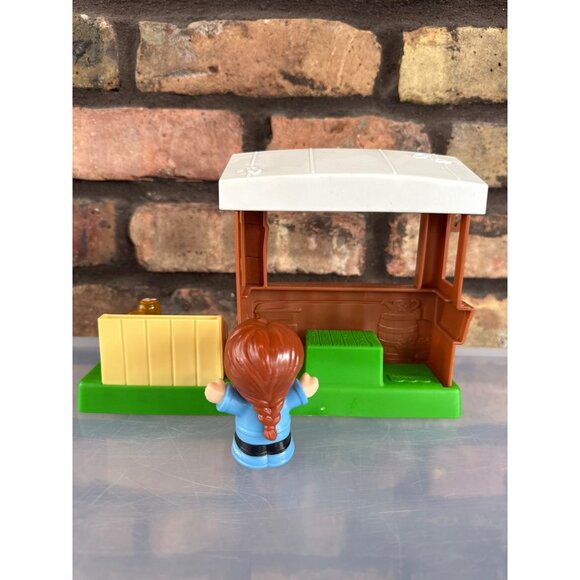 Fisher-Price Little People Farmers Market Garden & Stand With Accessories - Picture 3 of 9